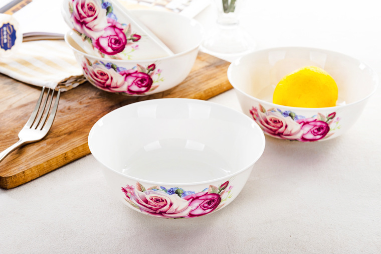 白度:正品应该是乳白色,那些发暗,惨白色都是假骨瓷或者低骨粉的骨 