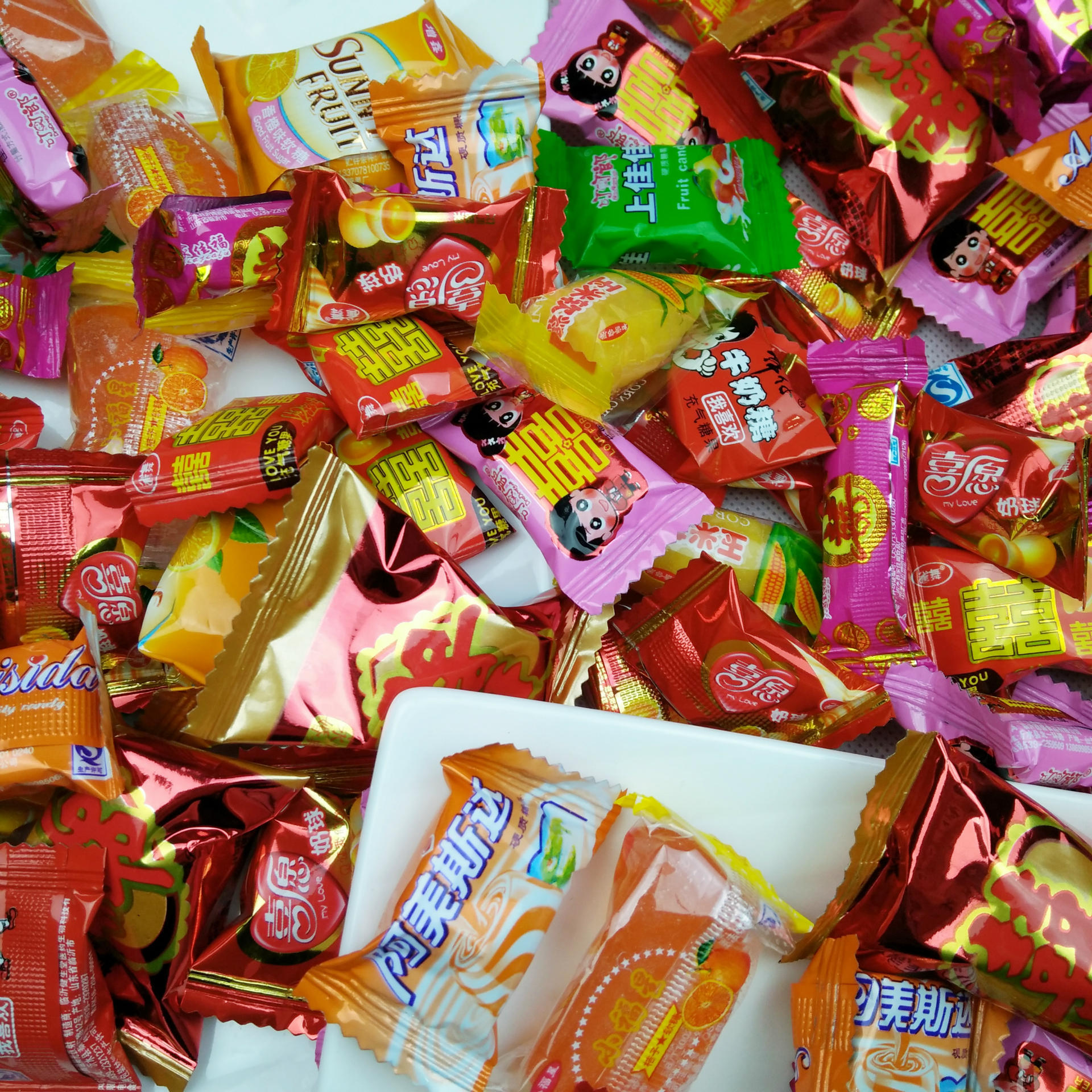 跑江湖地摊货源热卖优质水果糖 散装糖果 喜糖年货休闲零食批发