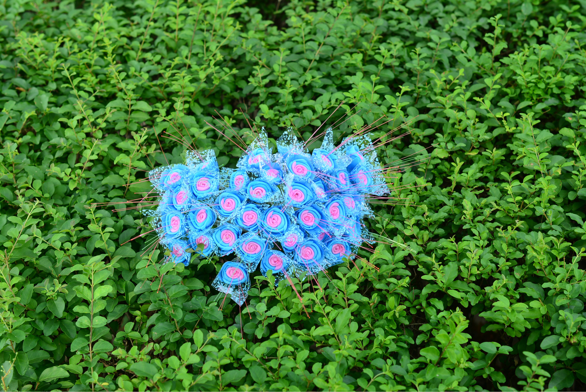 节日大学夜市热销 七彩夜光花闪光玫瑰花 店面布置假花仿真花