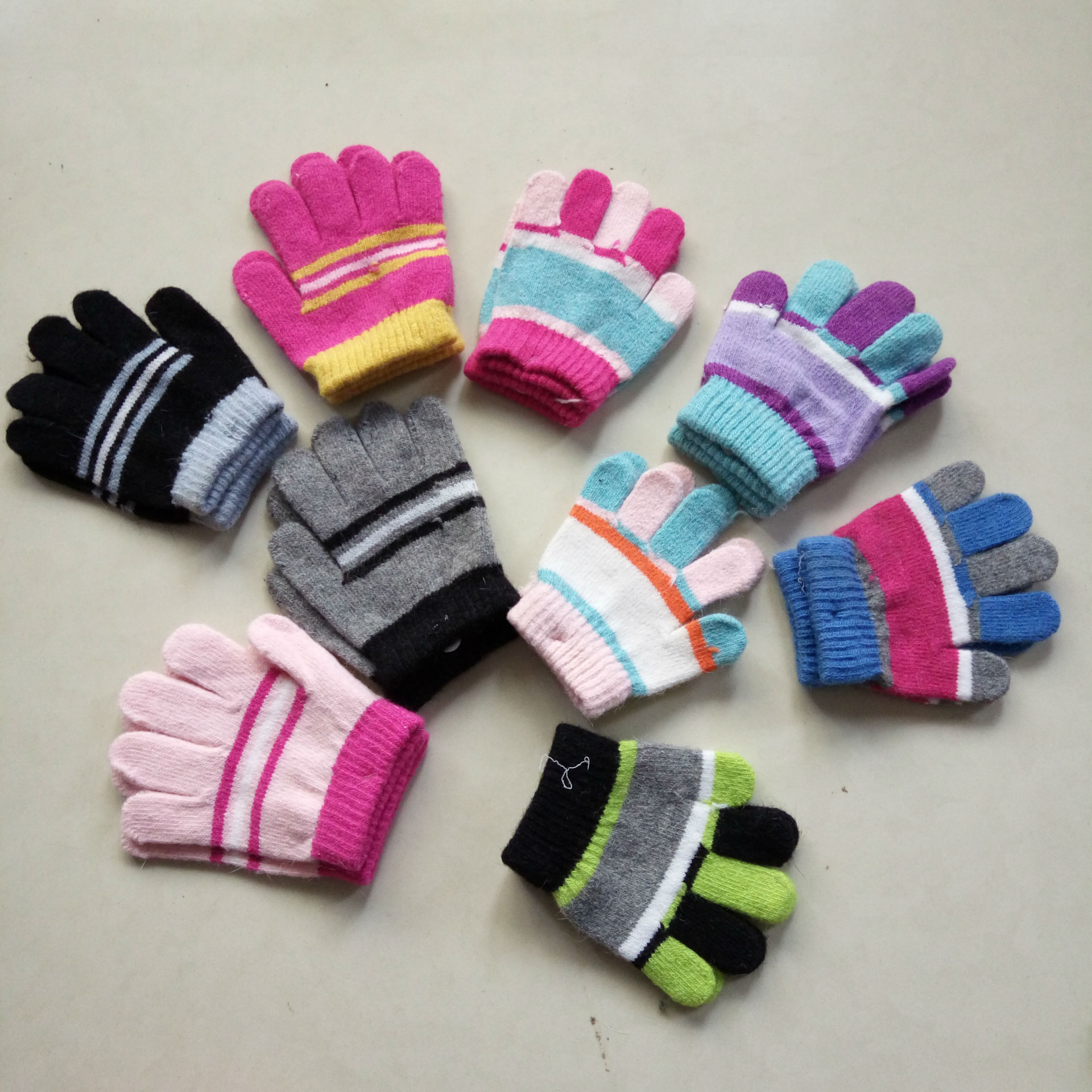 儿童兔羊毛分指手套 库存批发