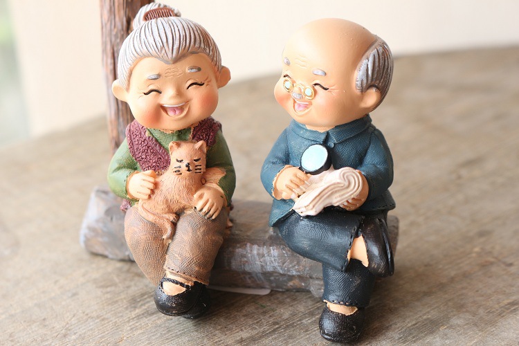相守相伴系列—小夜灯仿真老爷爷老奶奶灯下看书树脂摆件935-9