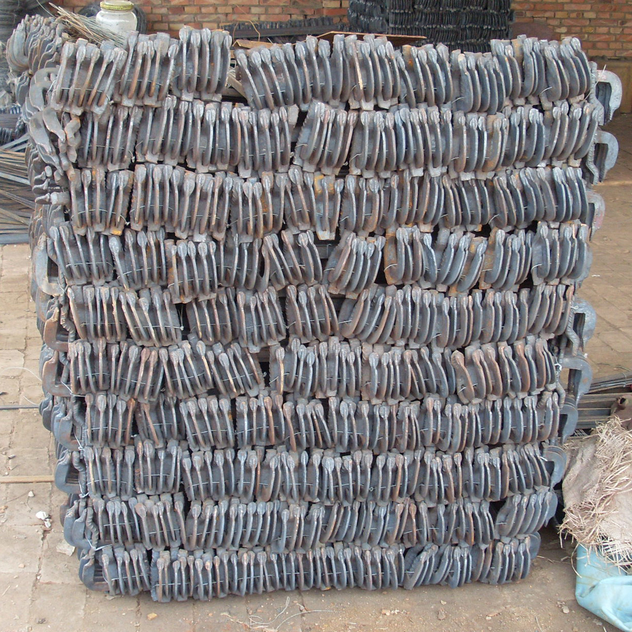 【供应】厂家现货直销各种型号钢模板加固用步步紧 镰刀卡