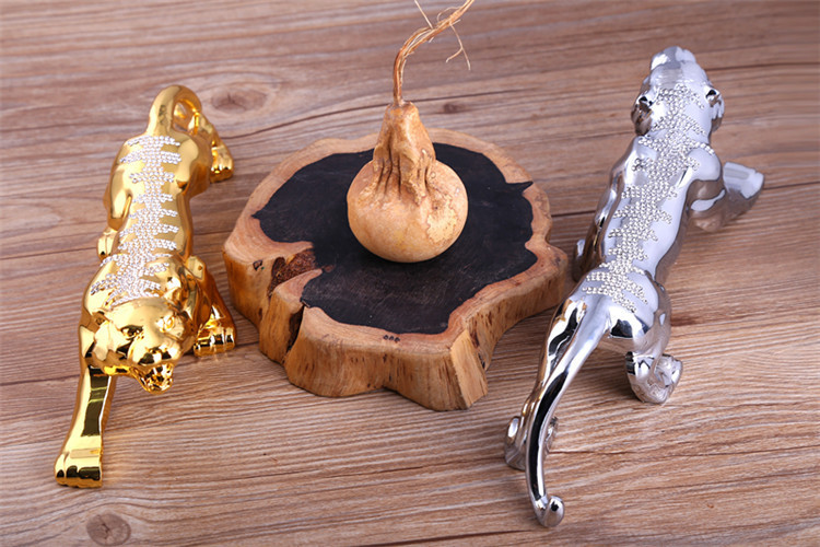 车摆件_正品大号合金老虎汽车摆件 车内饰品