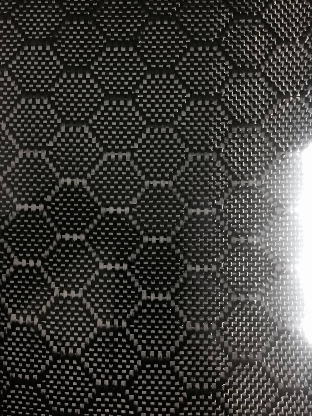 碳纤维提花六边型花纹的片材和板材,表面光洁无孔,可生产哑光,亮光