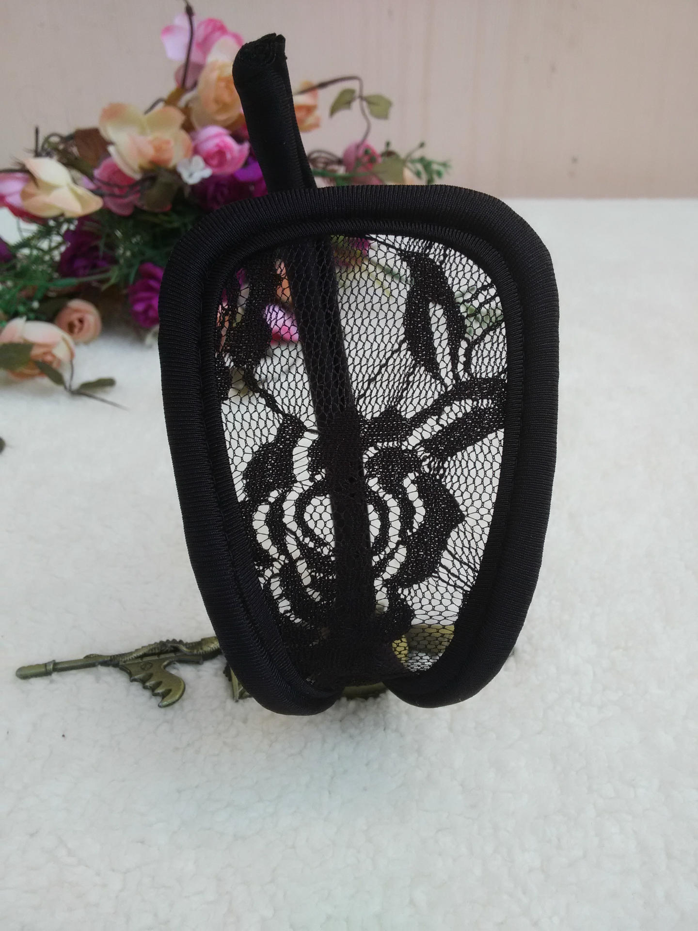 女士性感情趣内裤 蕾丝花边透明c型裤 隐形t裤代发男女爱心c字裤