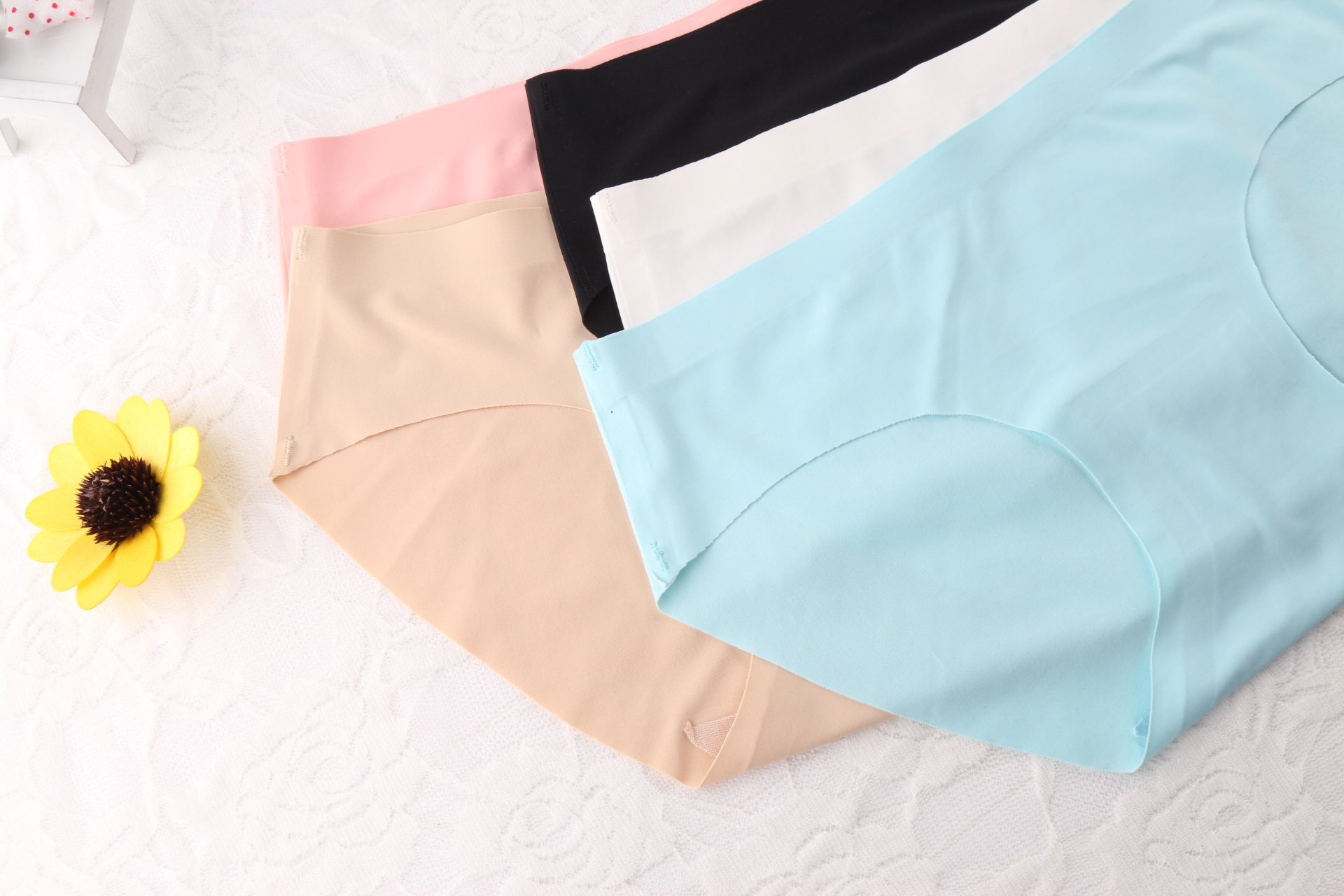 莱斯尔美 一片式无痕冰丝低腰女士内裤 超