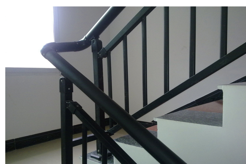 钢结构楼梯扶手 欧式楼梯扶手黑皱纹超豪华型安全楼梯扶手