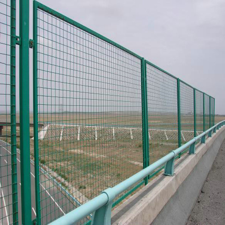 铁丝护栏网 隔离框架护栏网 公路桥梁两侧防护网 铁丝网围栏