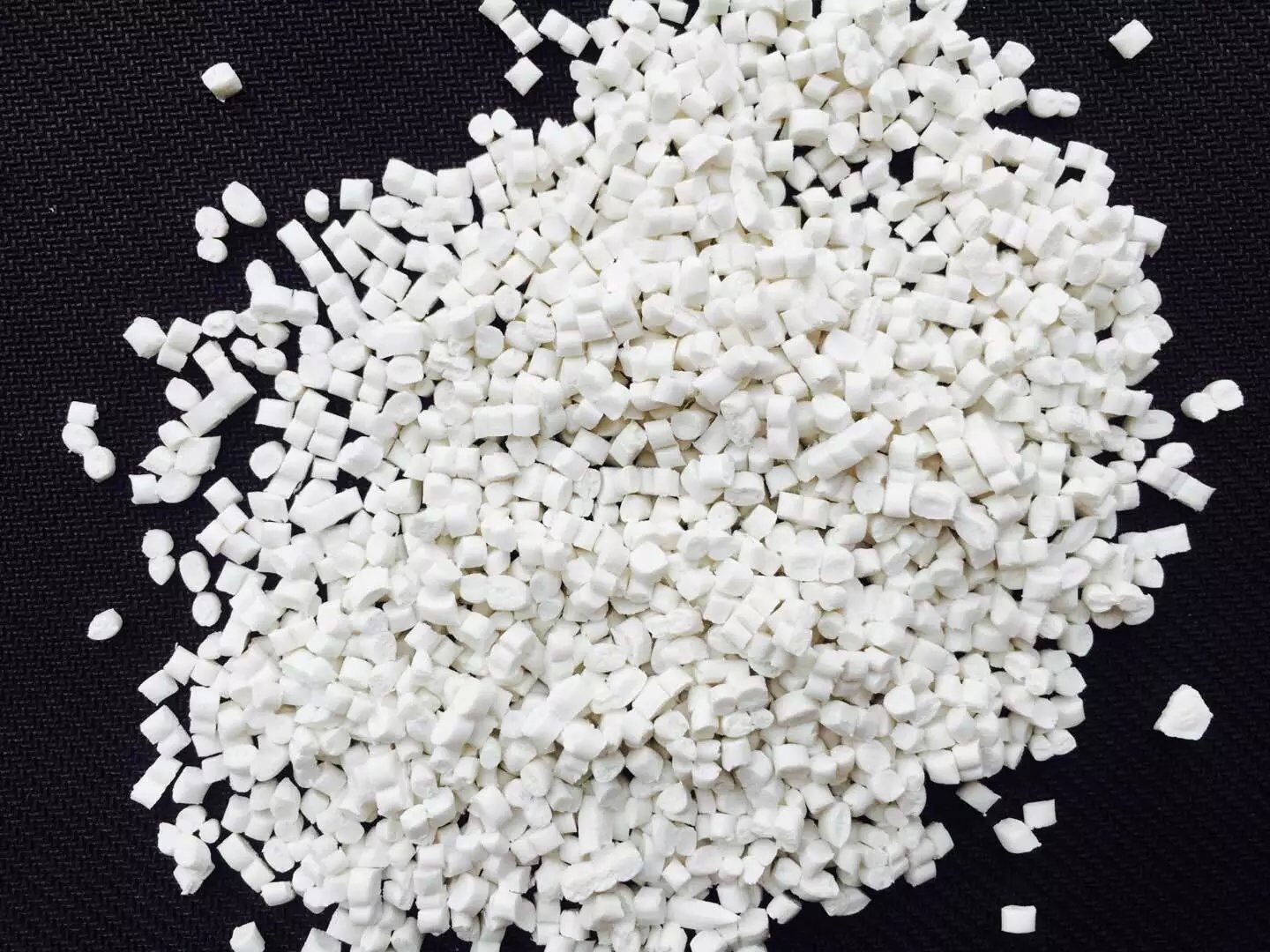 厂家现货供应大量批发白色pp沉水再生颗粒塑料粒子