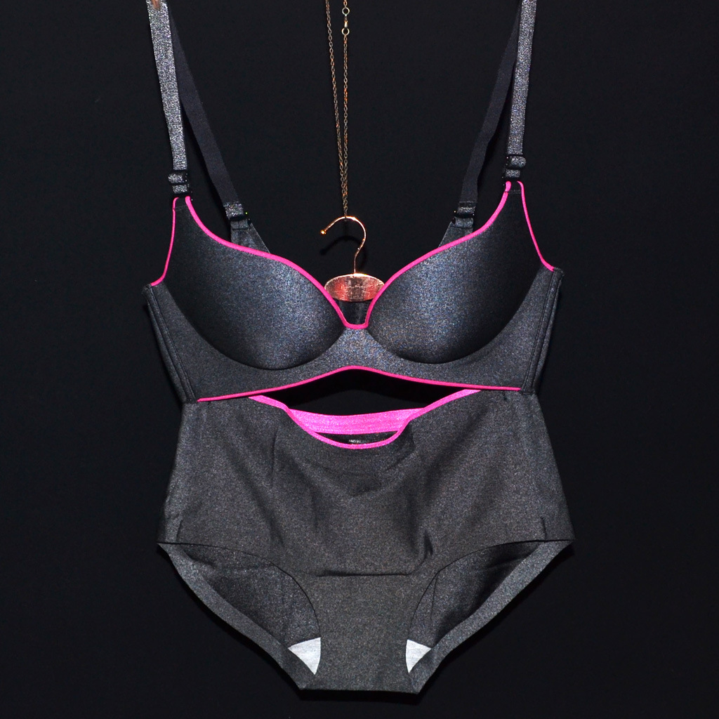 外单高端文胸套装 无痕无钢圈内衣套装 调整型性感聚拢厚杯文胸