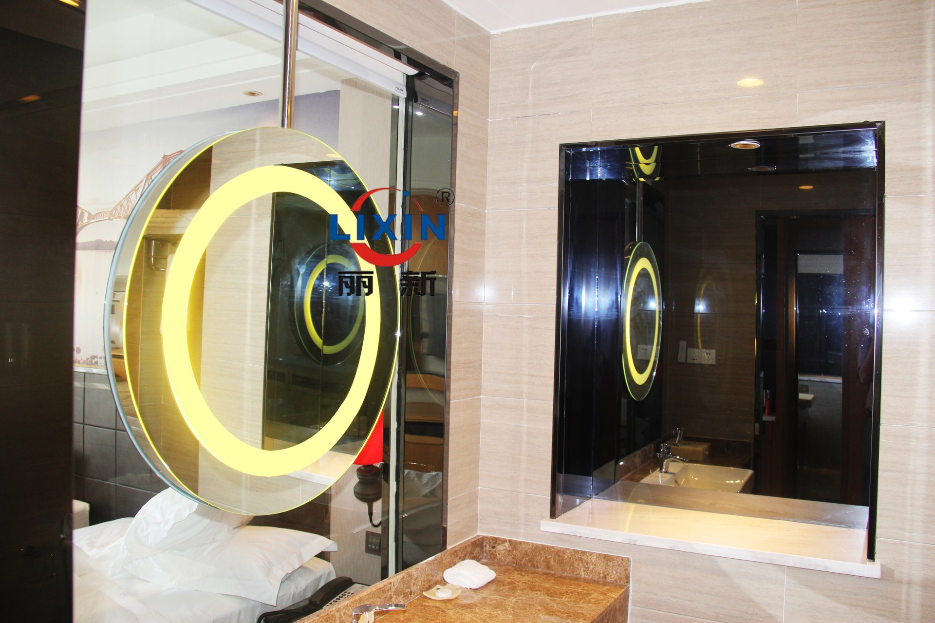 丽新厂家专供酒店浴室用吊镜 双面旋转镜子 led透灯镜防雾镜