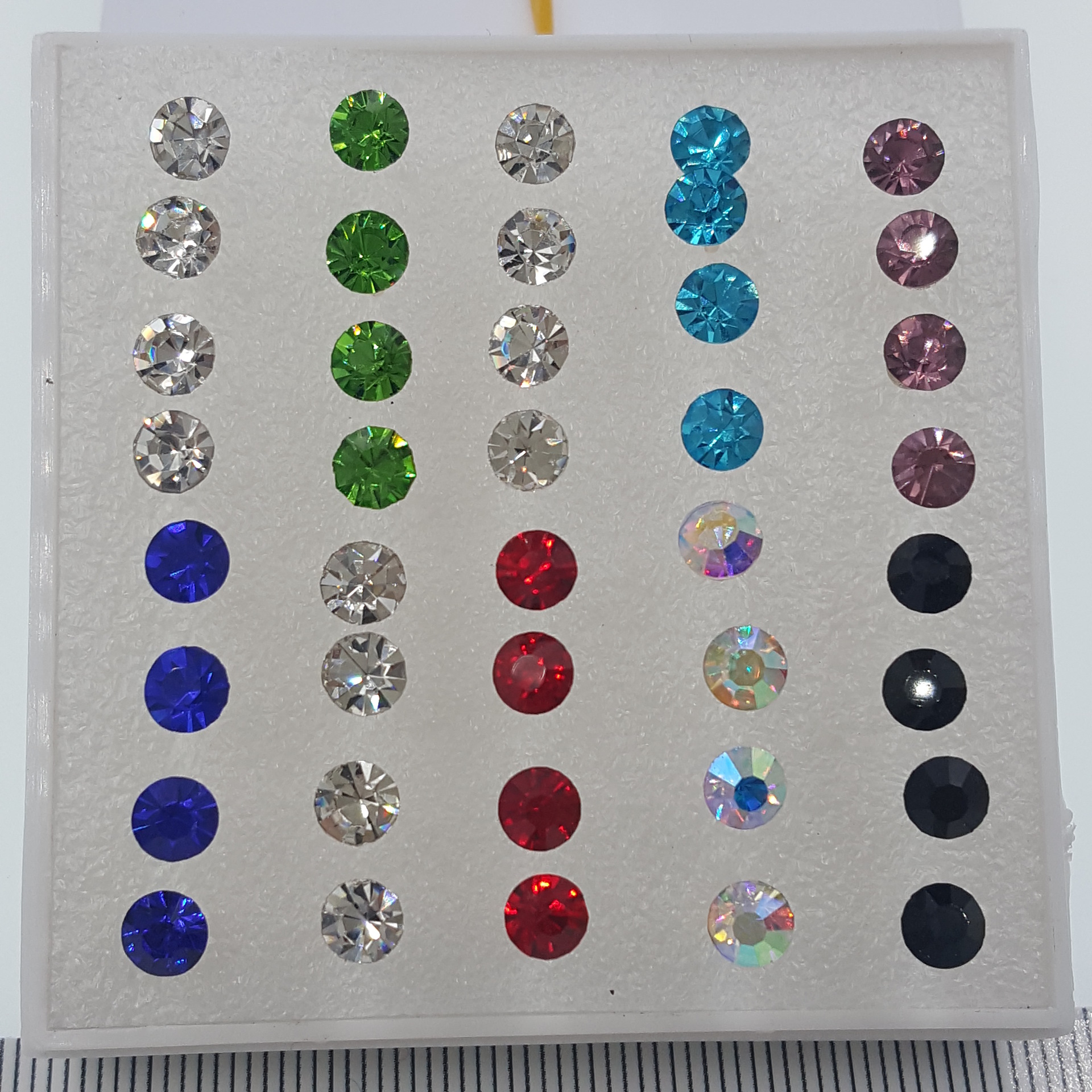 防过敏塑料水钻耳钉 耳饰 时尚地摊货源女生小饰品盒装耳钉混批发