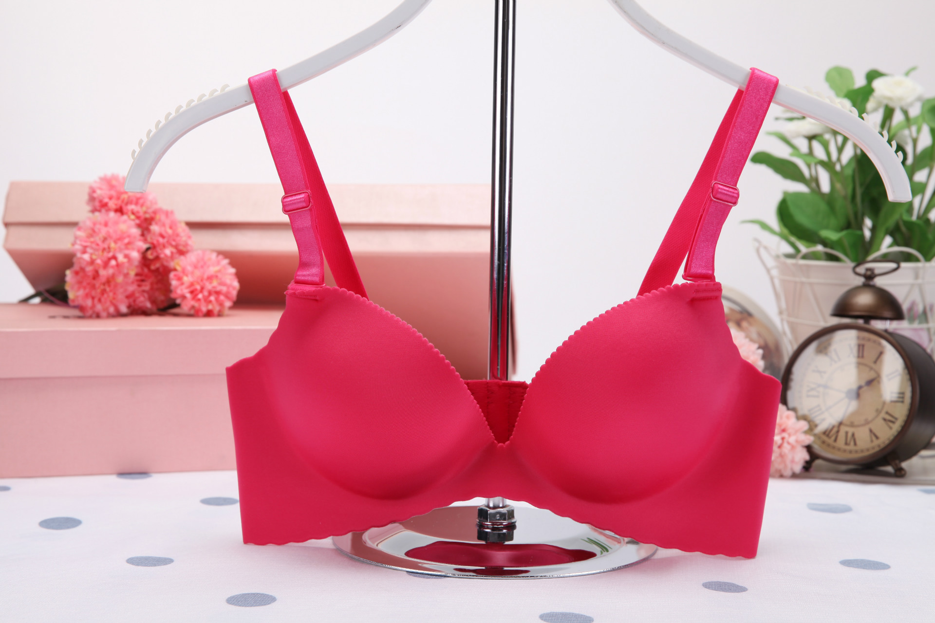 无痕心房爆款性感舒适一片式文胸纯色光面无钢圈调整型内衣3