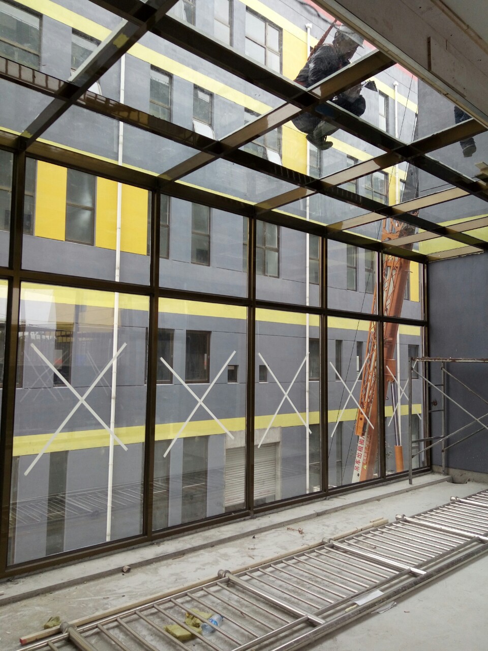 钢结构玻璃雨棚梁 地下车库入口雨篷钢梁 牛腿雨搭厂家定制加工