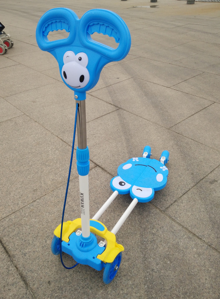 厂家直销儿童四轮滑板车青蛙款滑行车扭扭车带闪光音乐蛙式活力.