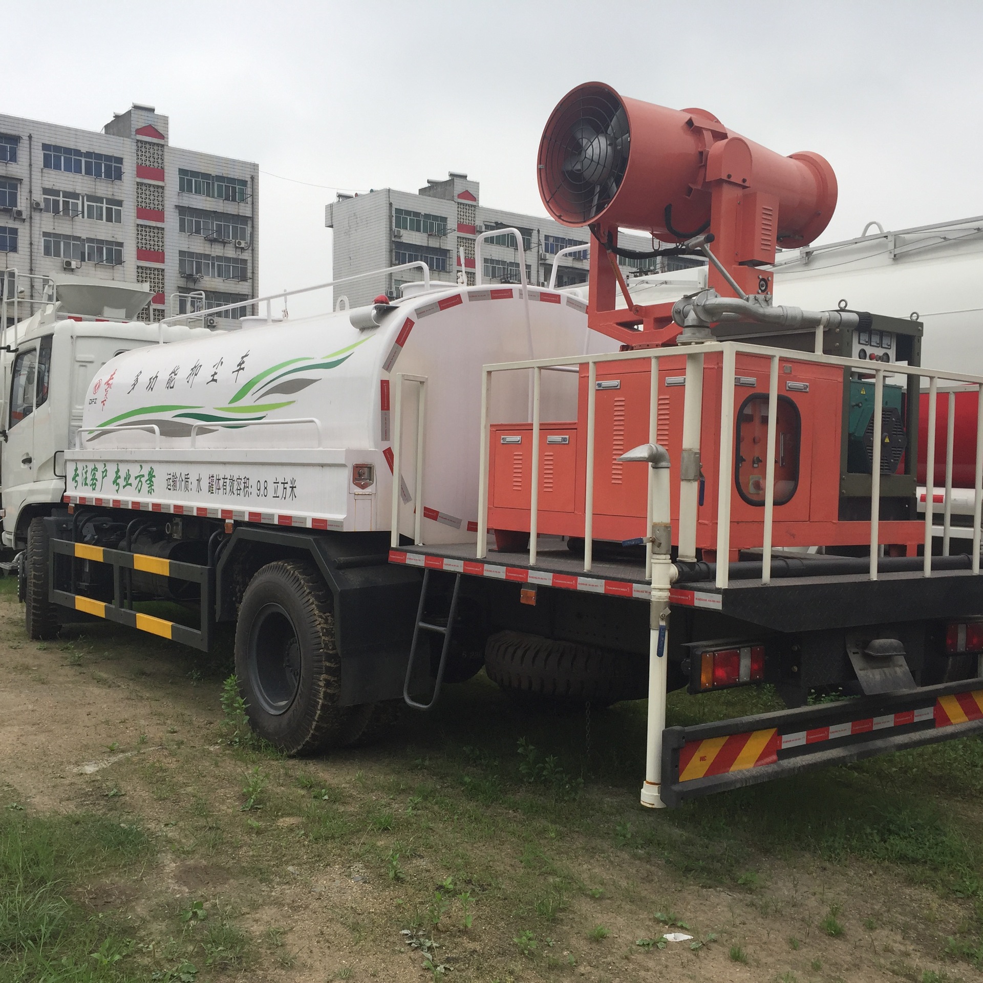 8吨绿化喷雾车价格 东风多利卡蓝牌国五洒水喷药车