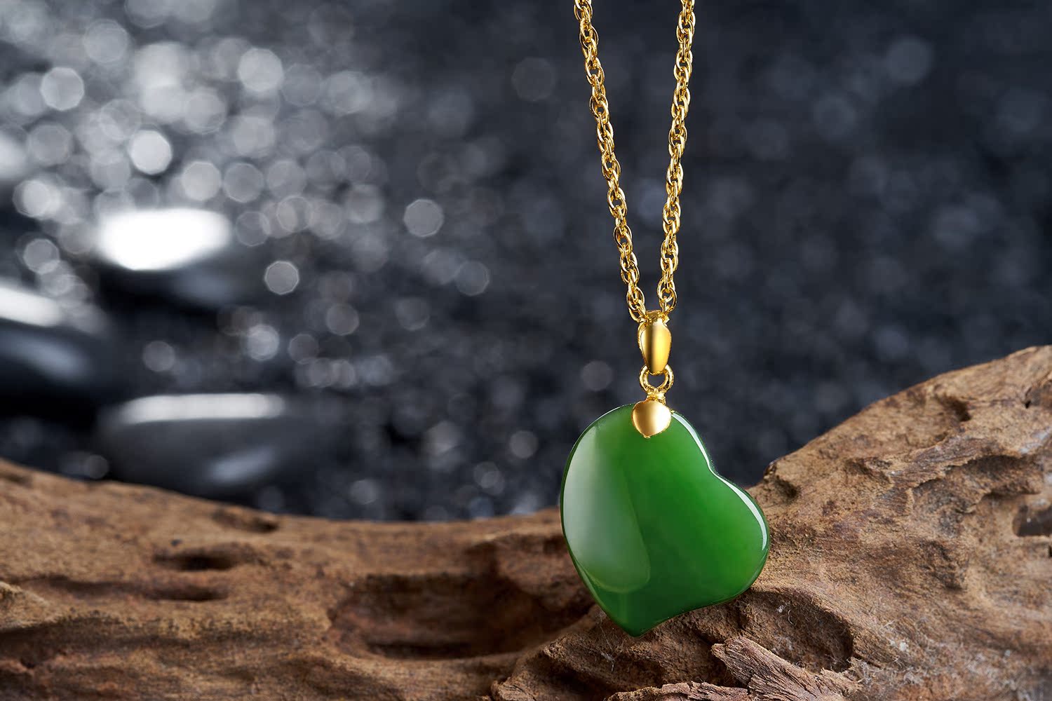 宝缘珠宝碧玉镶歪心吊坠24k金镶玉菠菜绿碧玉玉坠女款