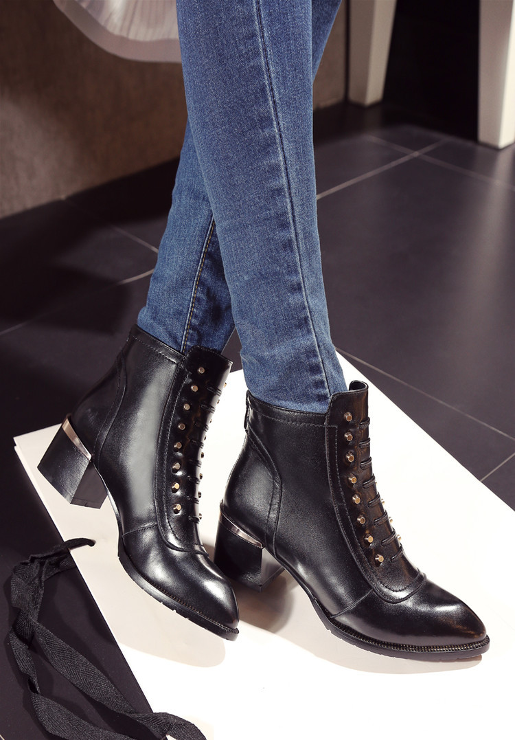 欧洲站秋冬新款尖头短靴黑色皮鞋女真皮铆钉