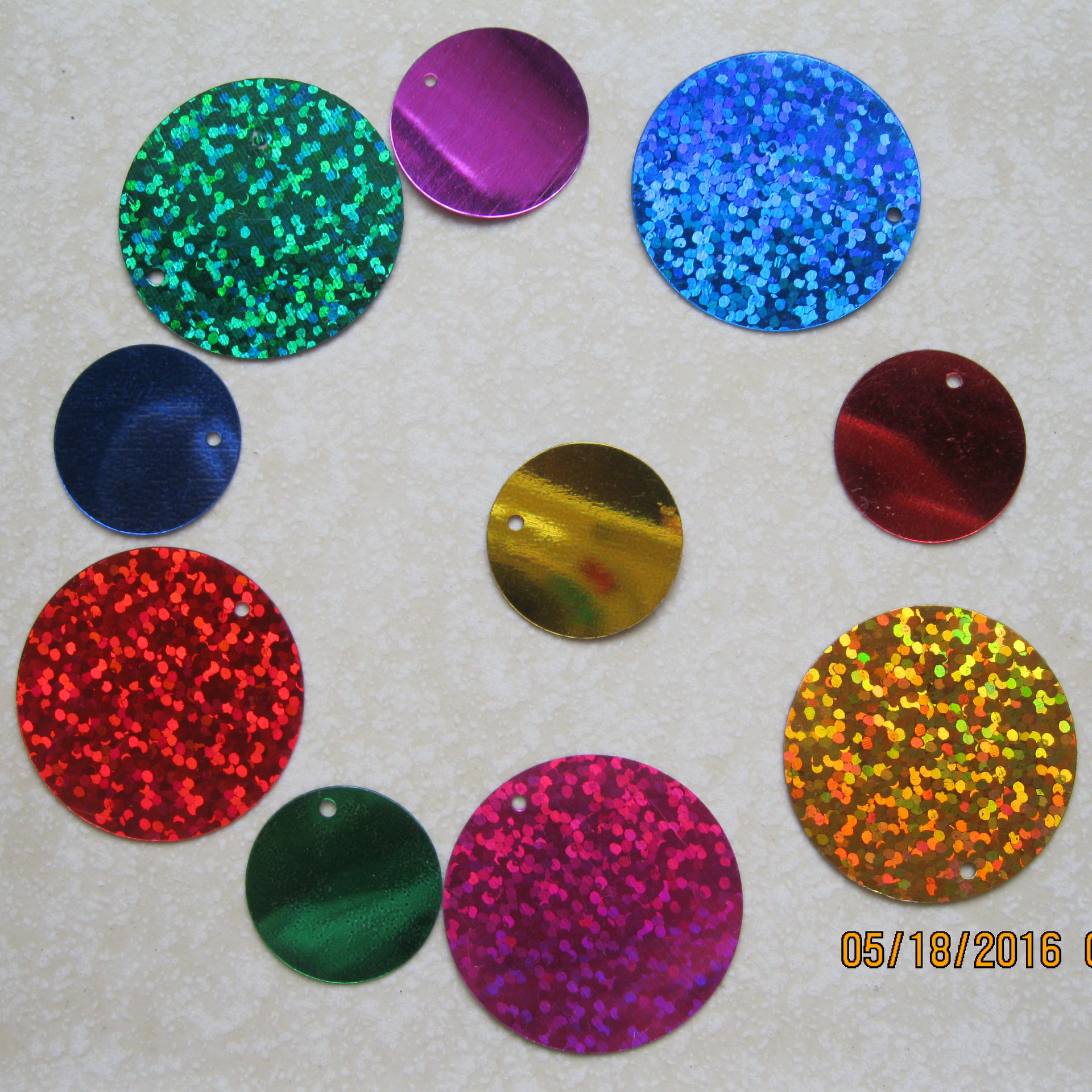 厂家直销 普通彩色pvc亮片 塑料珠片 服装辅料批发