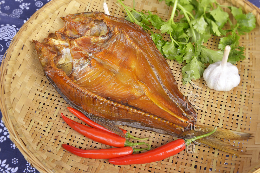 厂家批发酒店特色菜腊鲢鱼 质量上乘低盐湖南特产米糠熏制腊鱼