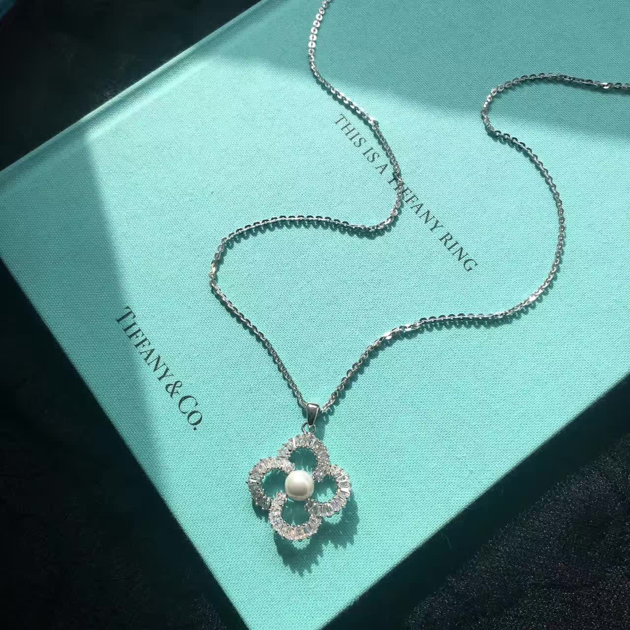 韩国定制精品长项链 韩版新款时尚超美花朵四瓣珍珠毛衣链批发