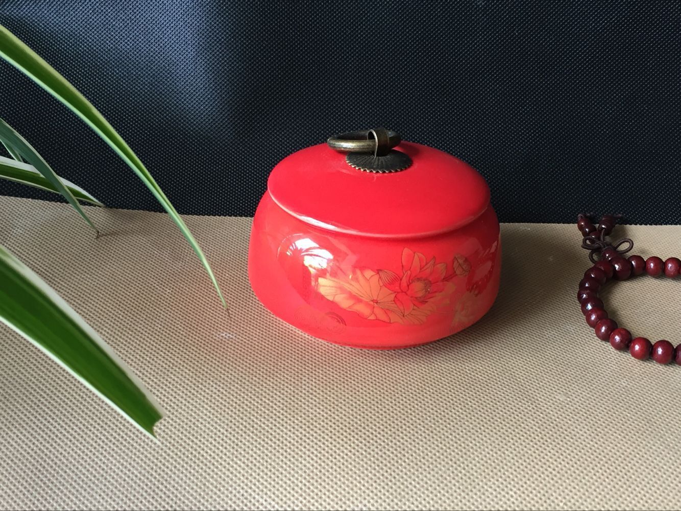 厂直销 陶瓷迷你中国红小号茶叶罐 密封罐公司开业礼品定制批发