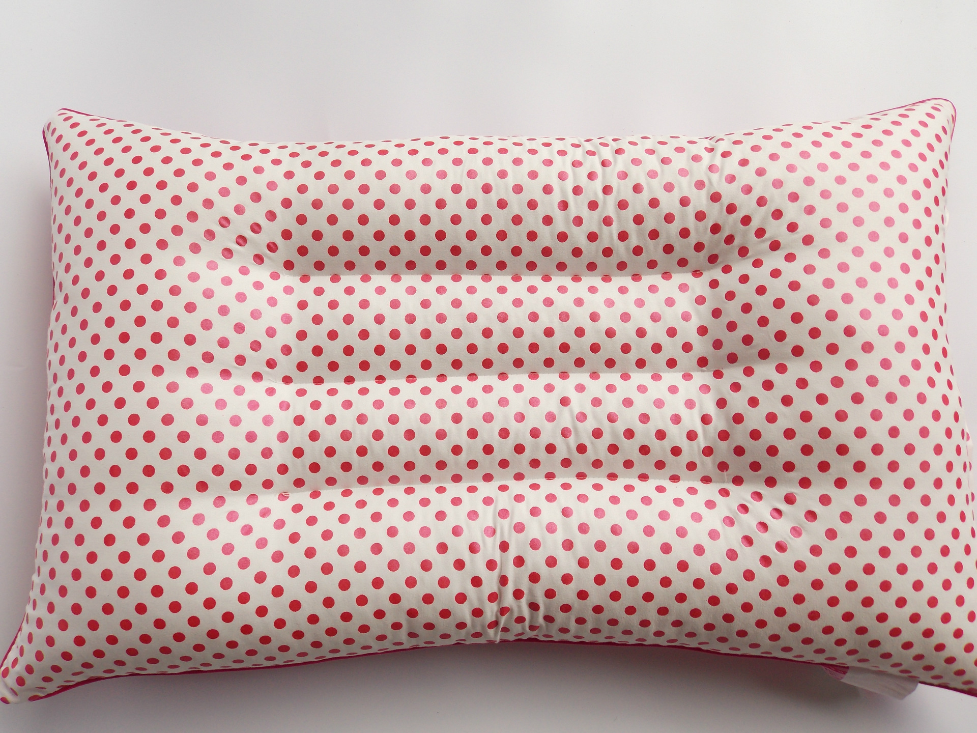 珍珠棉枕头保健枕 护颈枕芯单人枕芯地摊热卖 颈椎枕会销礼品厂家