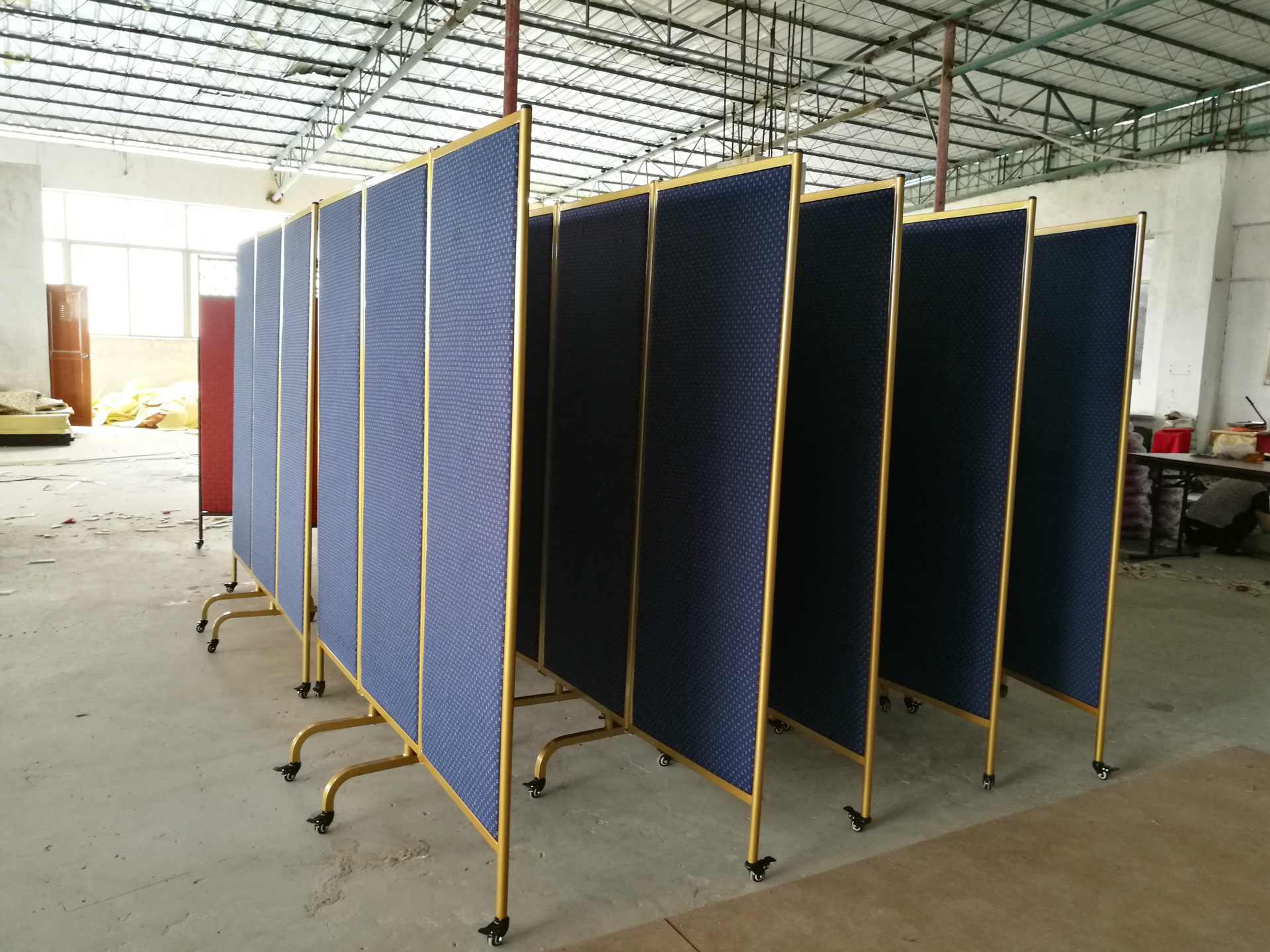 厂家供应大型可移动折叠屏风 铁艺活动玄关隔断 可推拉饭店屏风