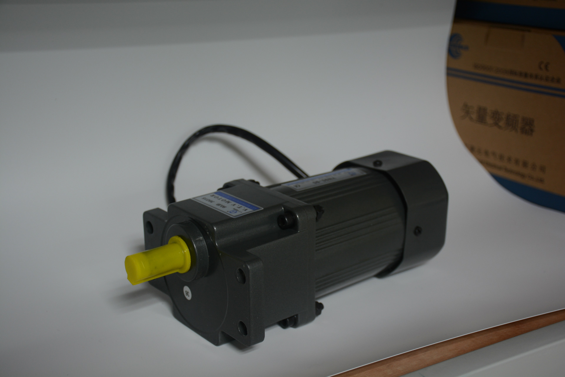 微型电机vtv小马达40w调速单相异步电机220v微型减速电机yn90-40