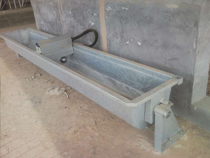 y专业生产 厂家直销不锈钢牛用料槽 电加热饮水槽