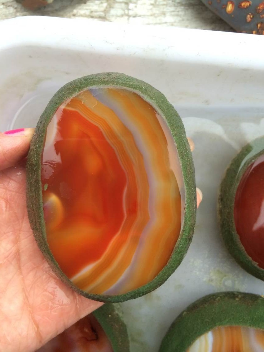 产品名称:玛瑙水胆摆件 产品材质:天然水胆玛瑙 原料