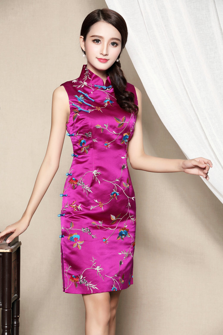 2017年冬季新款民族风女装 改良复古绣花低开衩无袖真丝短旗袍裙