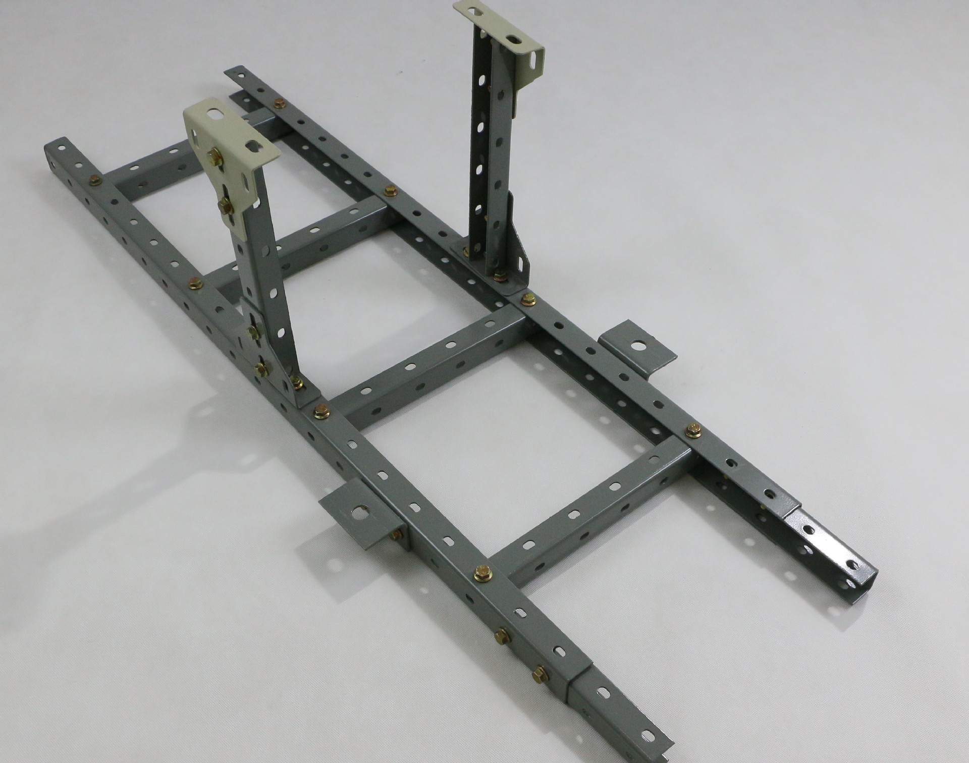 厂家直销多孔u型钢走线架 机房专用各种规梯式不锈钢理线架