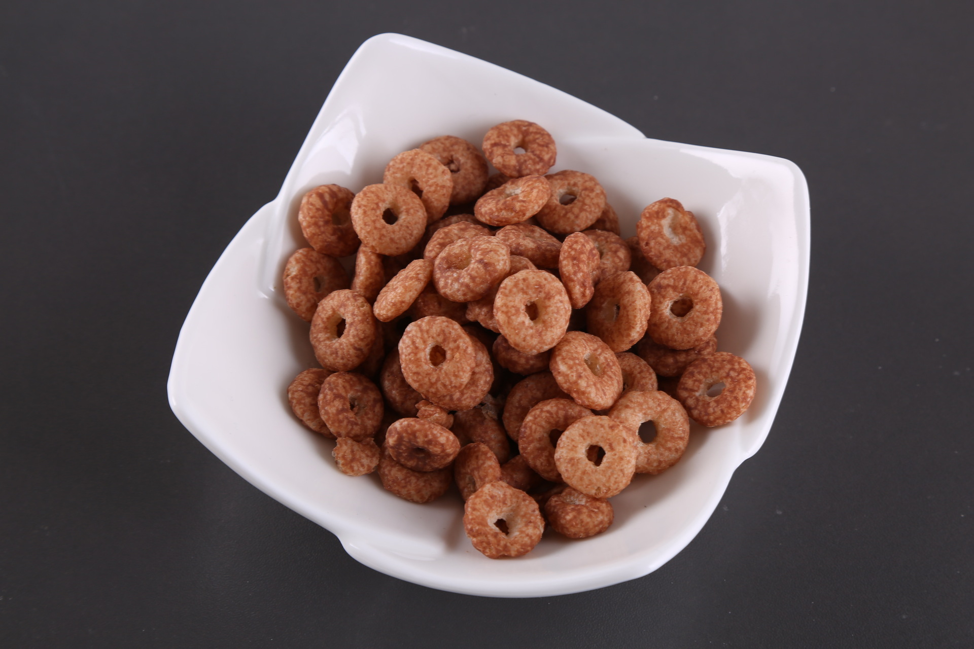冠巢牌 朋友圈 巧克力味甜甜圈 膨化食品 休闲零食 15g*20包/一件