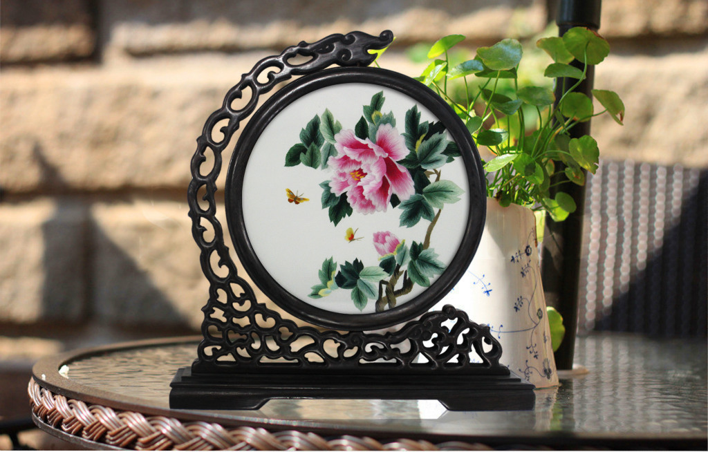 一涵汴绣就可以为您提供最时尚,个性的刺绣礼品定制,汴绣丝巾,汴绣