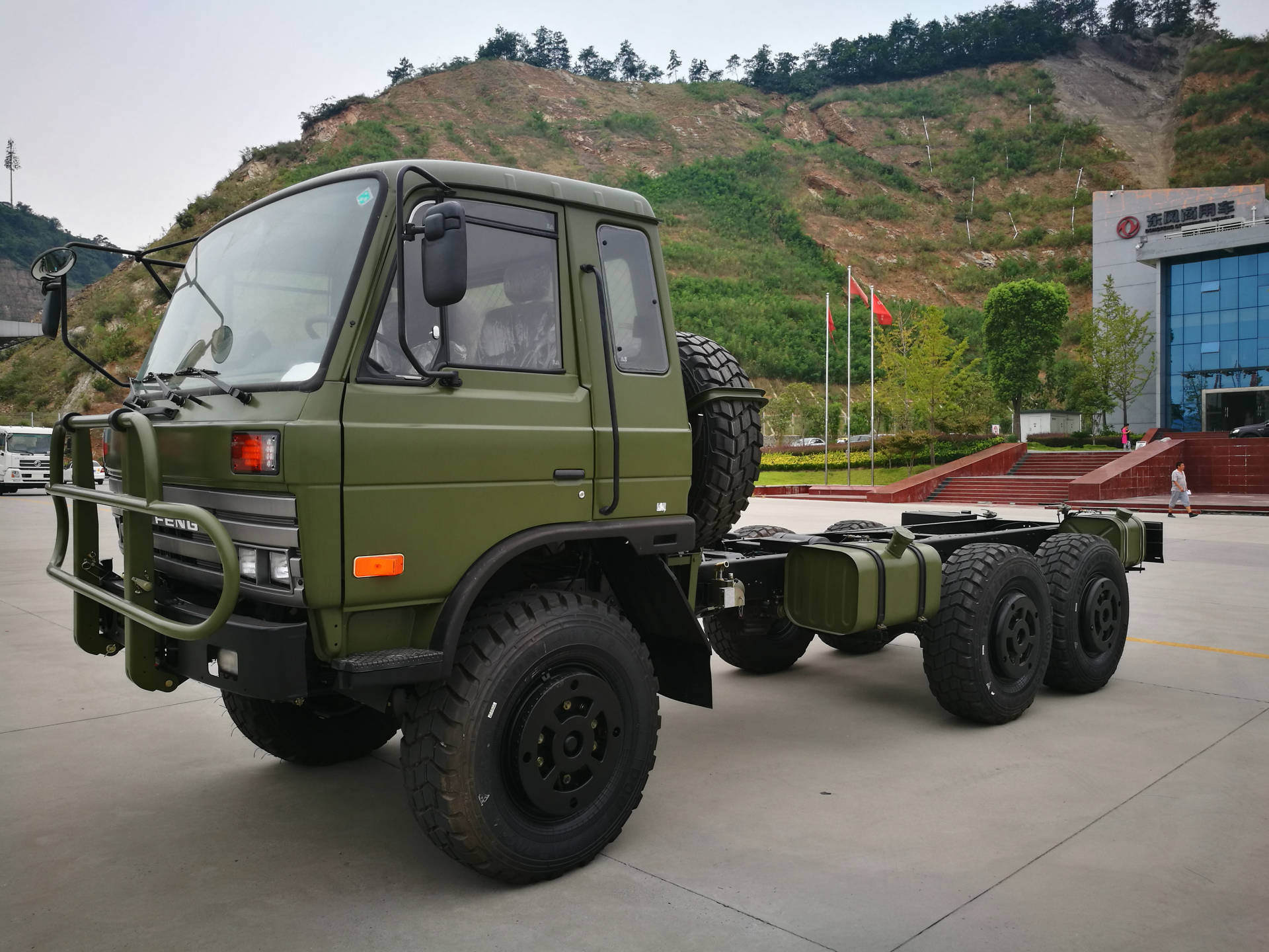 【六驱军车】东风康明斯eq2102ga六驱6x6平头军车报价配置图片