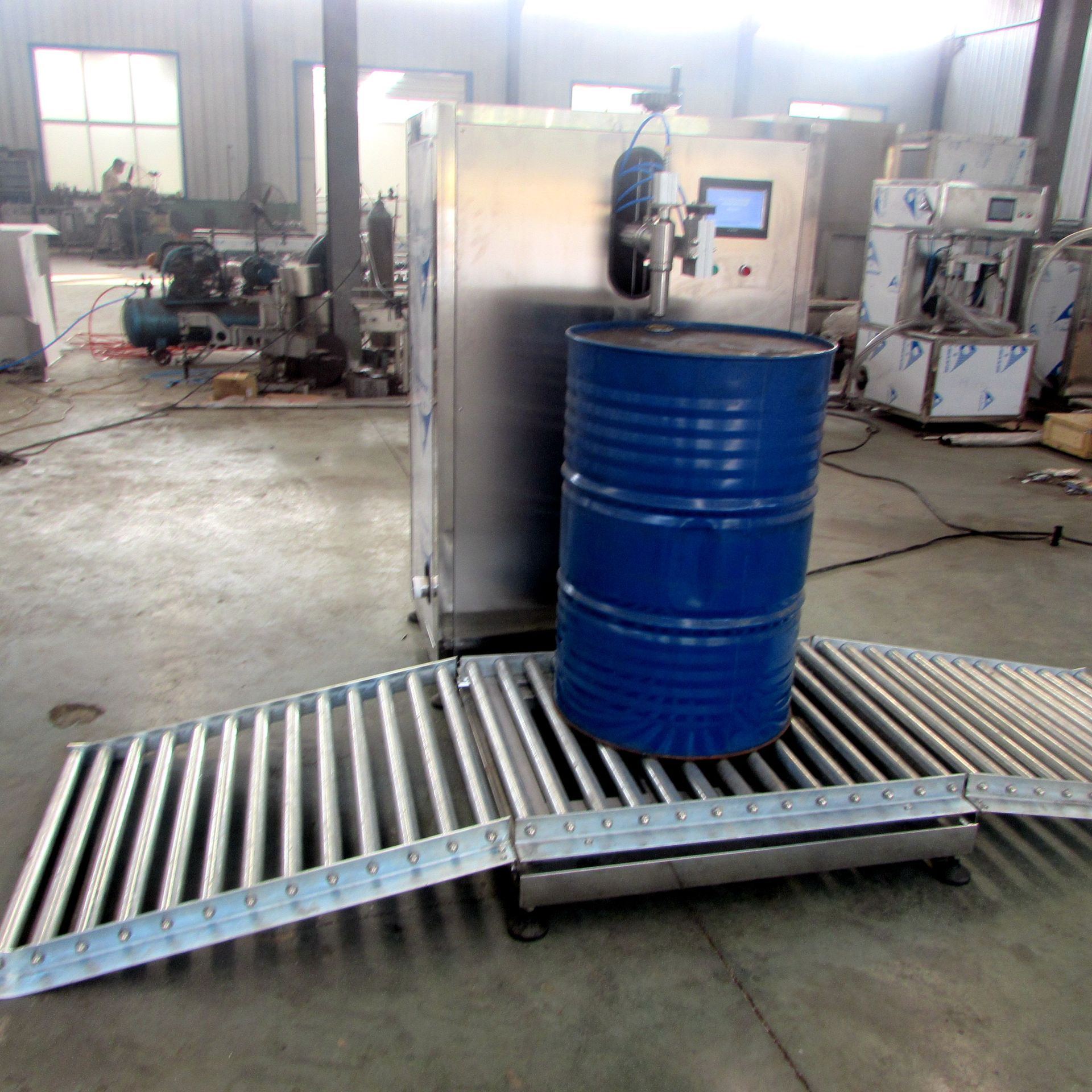 半自动200l润滑油灌装机 单头大铁桶灌装设备 机油200l称重灌装机