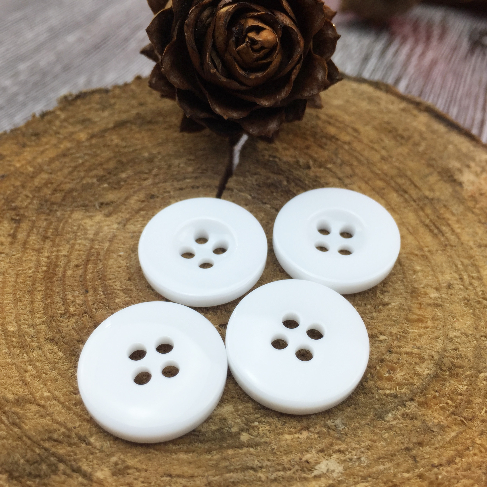 厂家直树脂扣磁白四眼宽边扣女装衬衫白色纽扣现货批发可染色