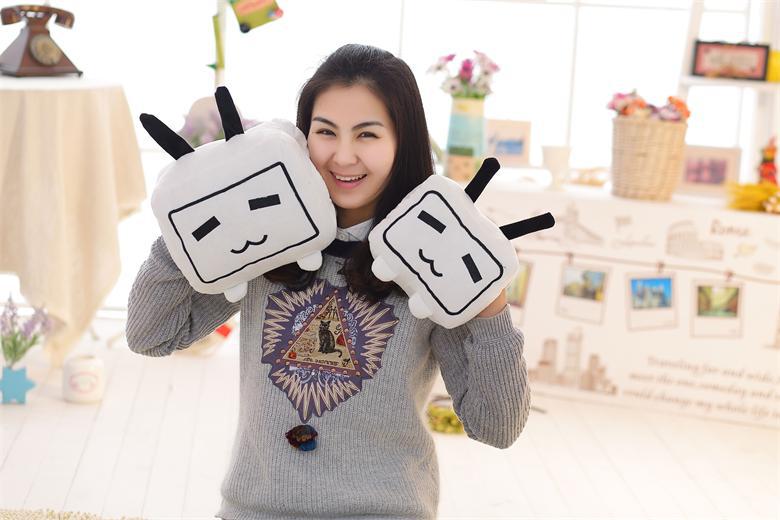 厂家直销可爱仿真小电视毛绒玩具电视手暖抱枕生日礼物批发定制