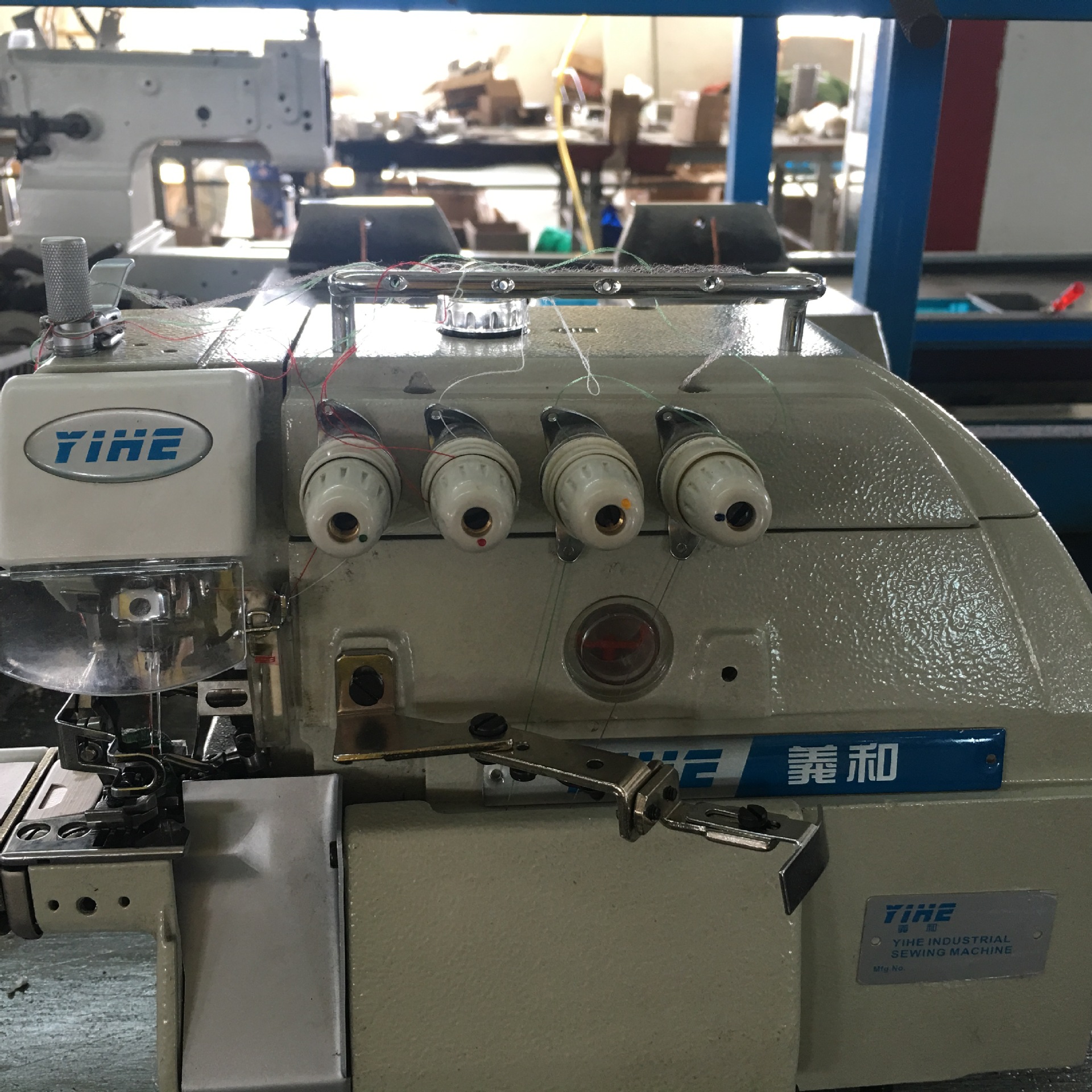 义和厂家直销小嘴高速包缝机 四线拷边机 锁边机 电动工业缝纫