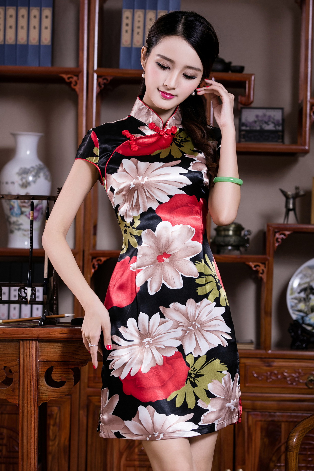 新款时尚夏装旗袍舞台表演女礼仪走秀服装日常优雅短袖短款旗袍