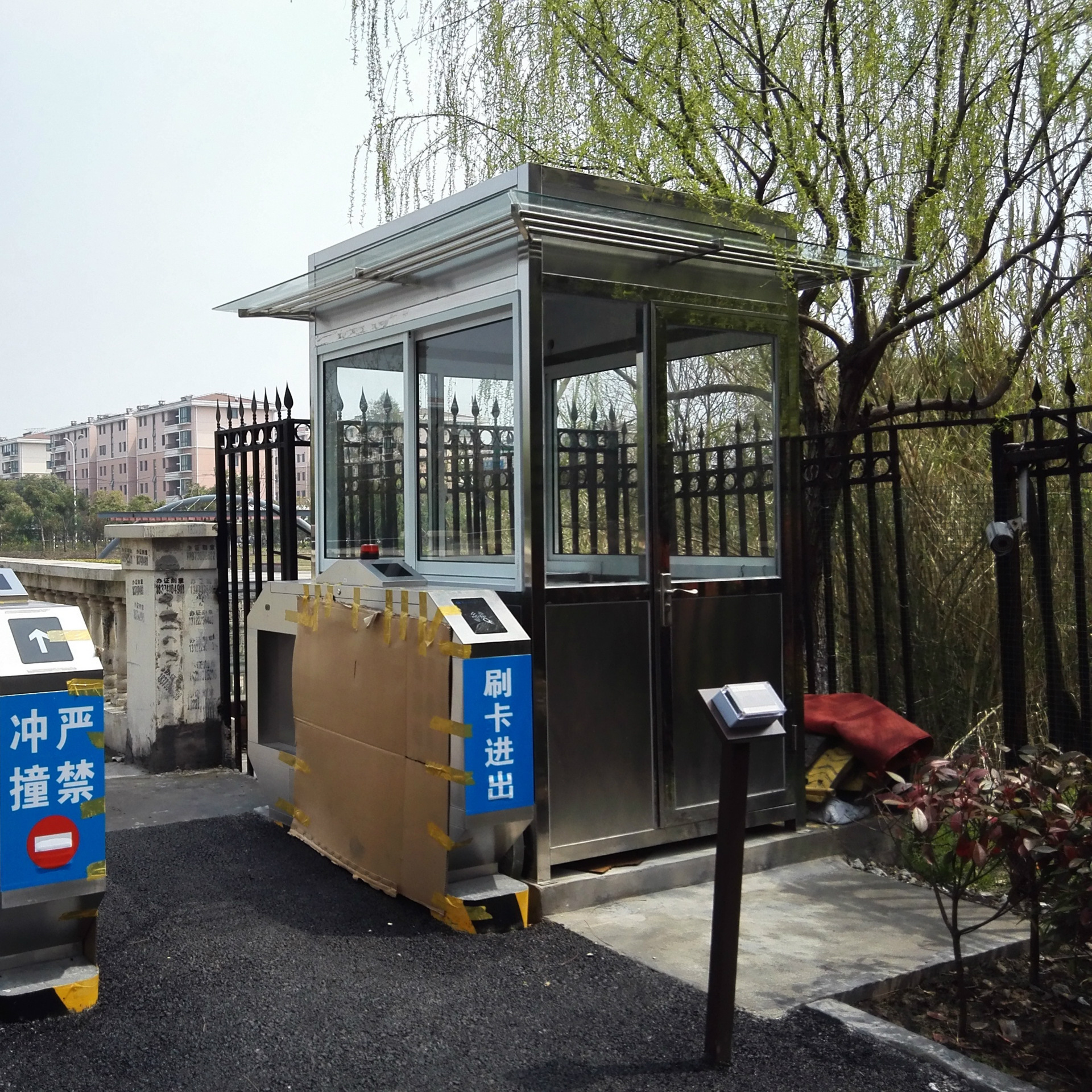 专业供应 不锈钢岗亭 道闸收费岗亭 小区门卫移动岗亭