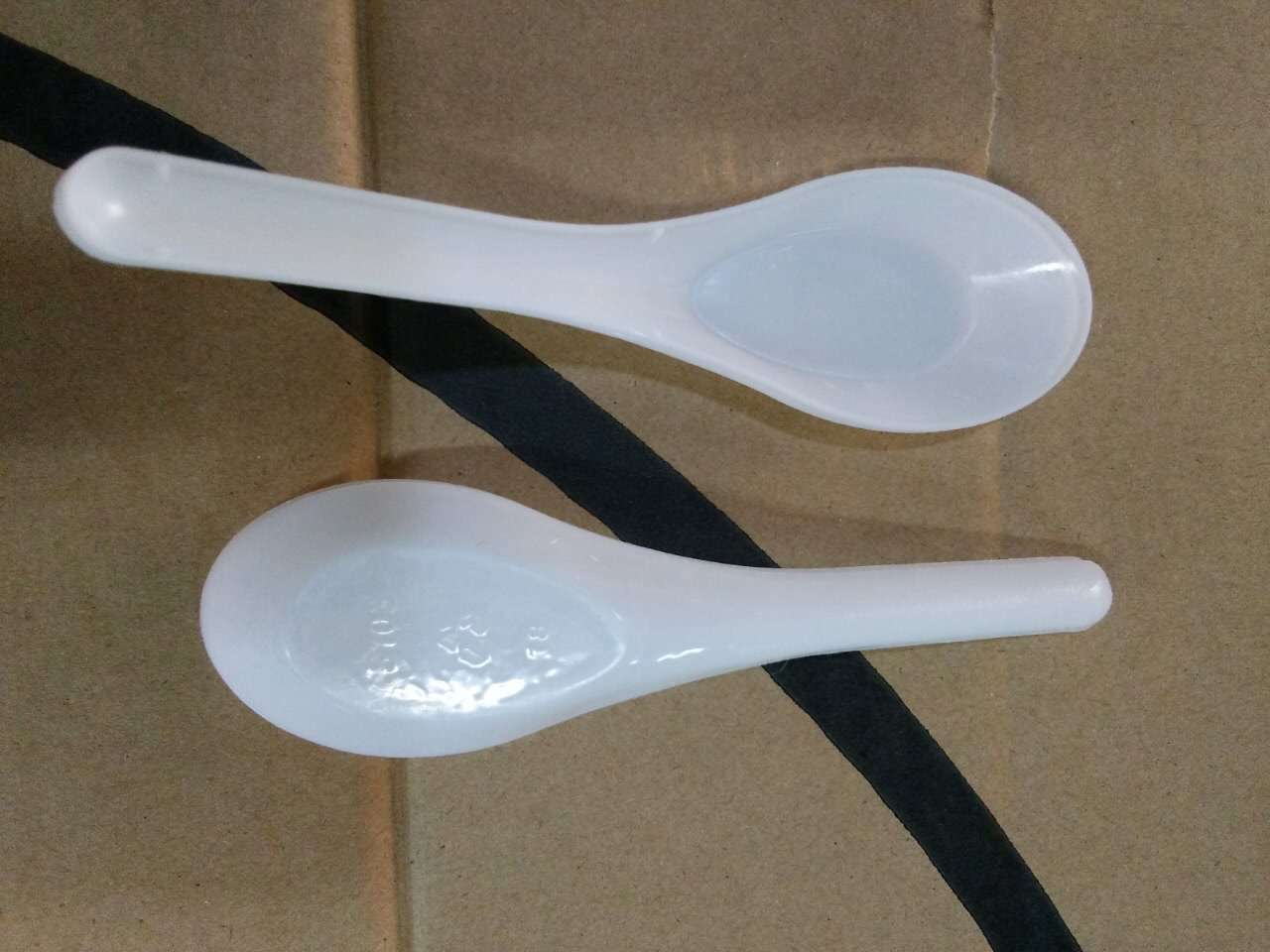 一次性勺子_酒店一次性勺子白色汤勺 便携塑料饭创意3000个批发 - 阿