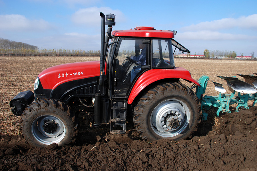 农用拖拉机东方红lx1304轮式拖拉机 东方红拖拉机价格