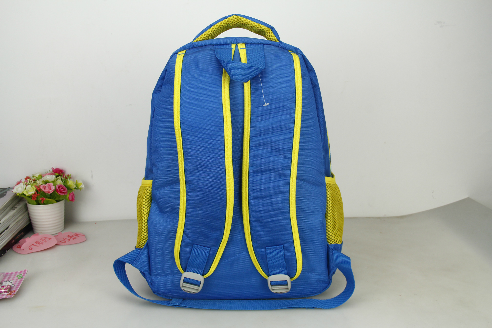 正品厂家直销休闲款小学生书包韩版减压1-3年级双肩书包