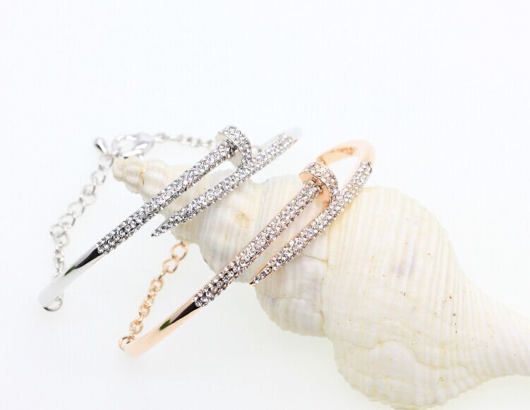 韩版饰品批发 个性精美满钻钉子手链 时尚潮人春季百搭单品