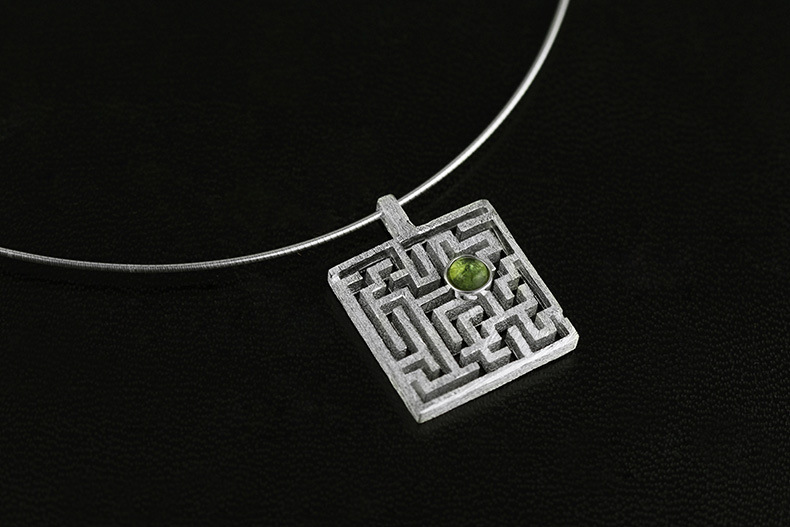 厂家直供原创物色 迷宫 极简镂空镶碧玺s925纯银女款吊坠