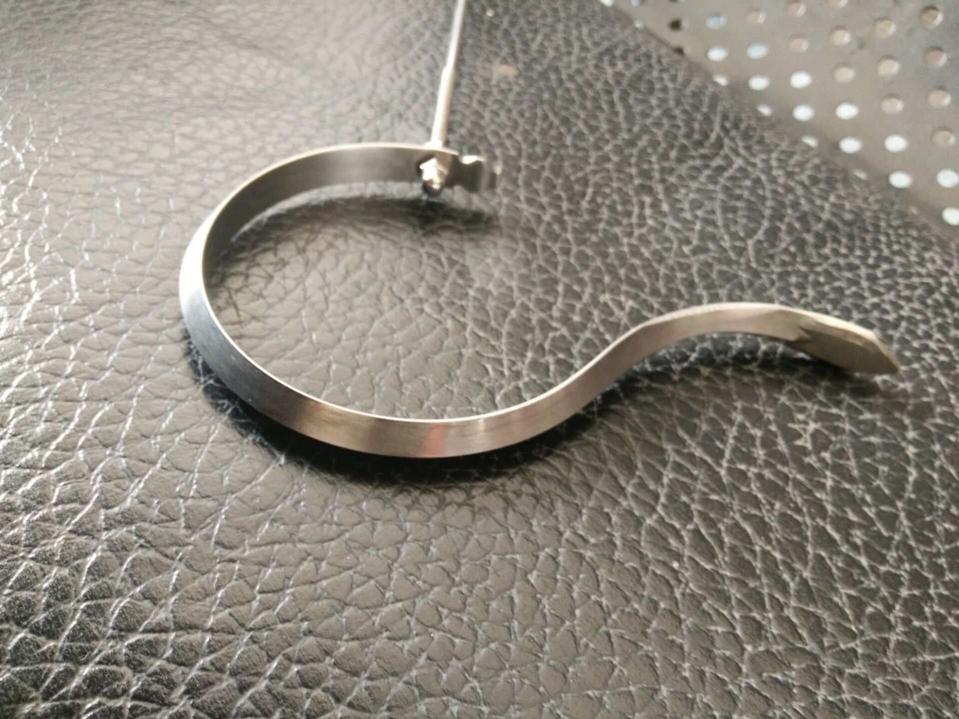 供应各种规则不锈钢鸟笼钩子倒钩提把手配件冲压件五金件自产自销