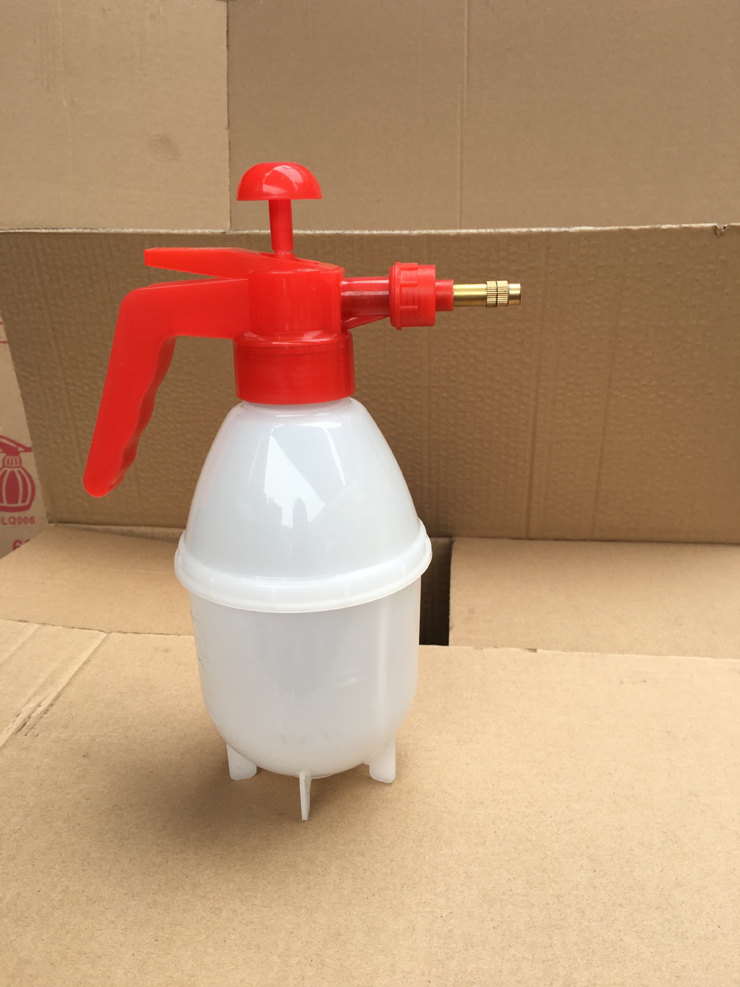 8升白色不透明打气喷壶器洒水壶喷水壶