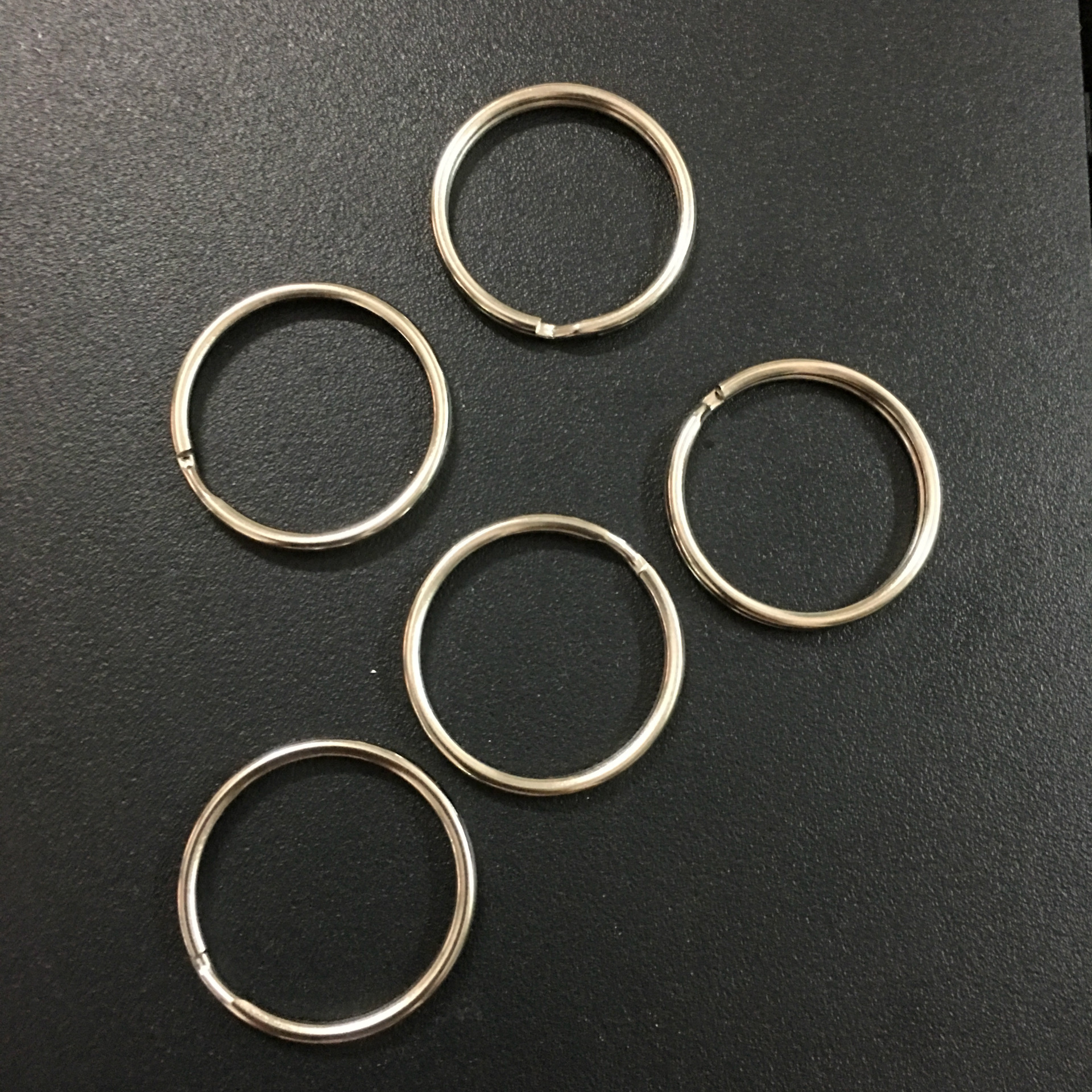 厂家直销钥匙圈 龙虾扣 环保钥匙圈大中小c扣 钢丝绳